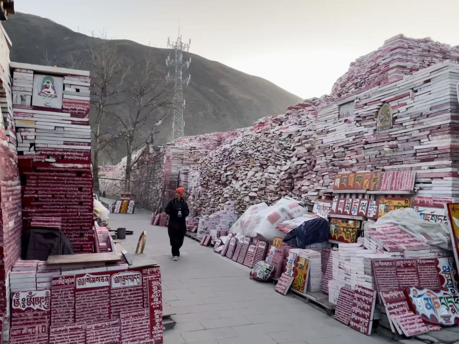 Gyanak Mani at Xinzhai, Yushu — one of the largest mani stone piles in the Tibetan world