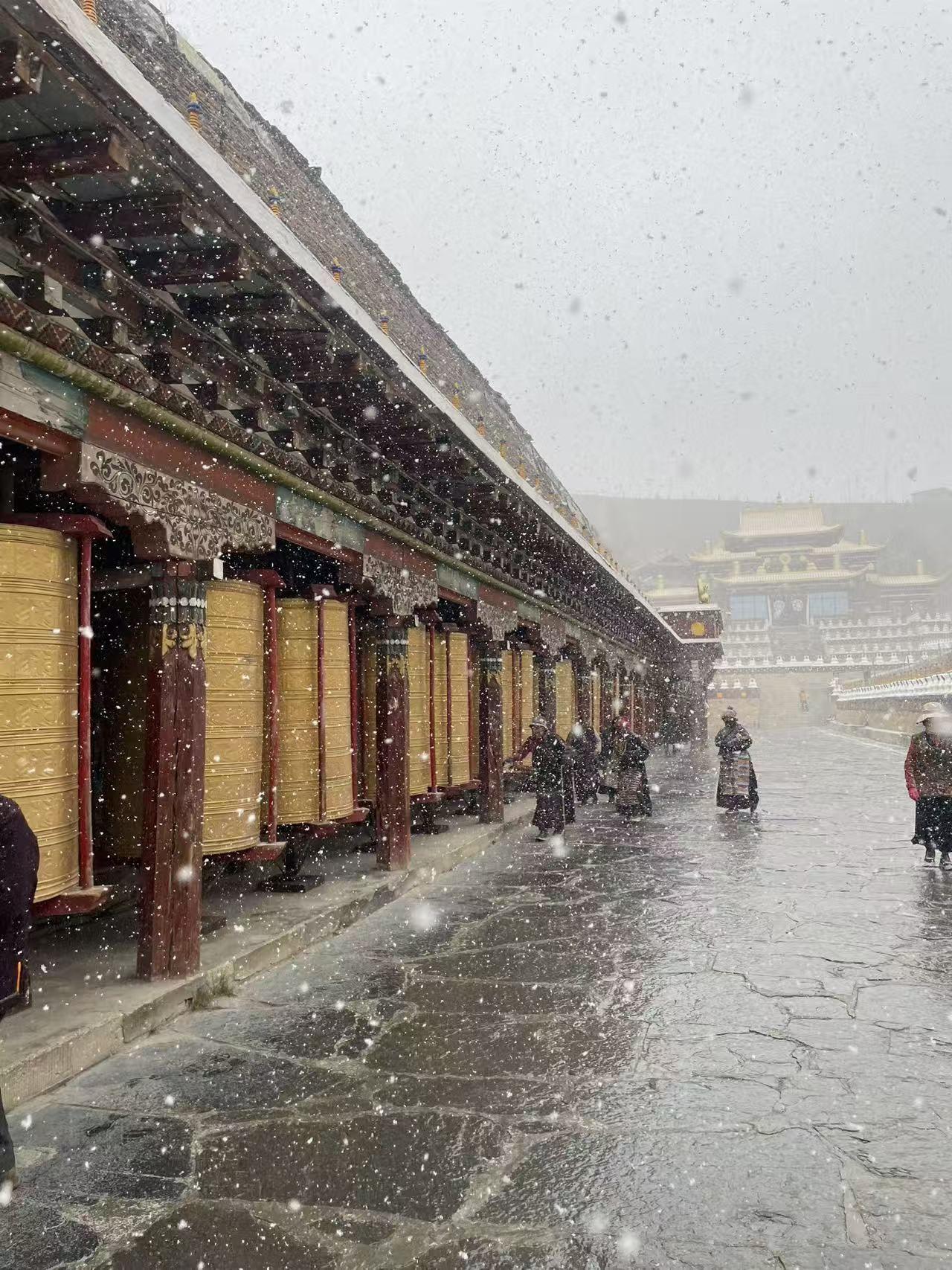 The big prayer wheels at Jiagulong, just past Muya Monastery