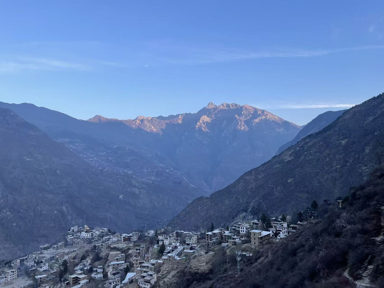 Mount Merduo, the sacred peak over the Danba valleys